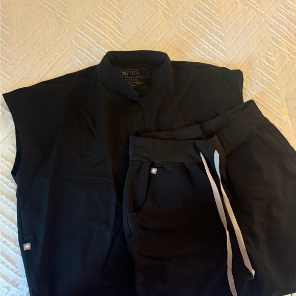 Used FIGS uniforms x4 (Black, pink, bright green, and orange) - Picture 2 of 7